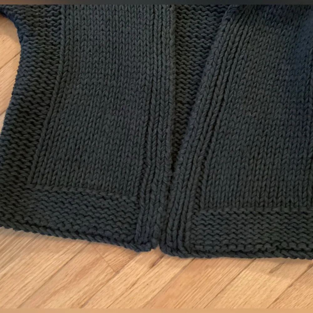 LIKE NEW GAP CHUNKY FISHERMAN HAND KNIT OPEN CARDIGAN BLACK SEMIFITTED SWEATER M